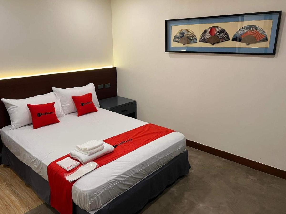 RedDoorz Plus @ Toshiko Boutique Hotel Koronadal City Extérieur photo