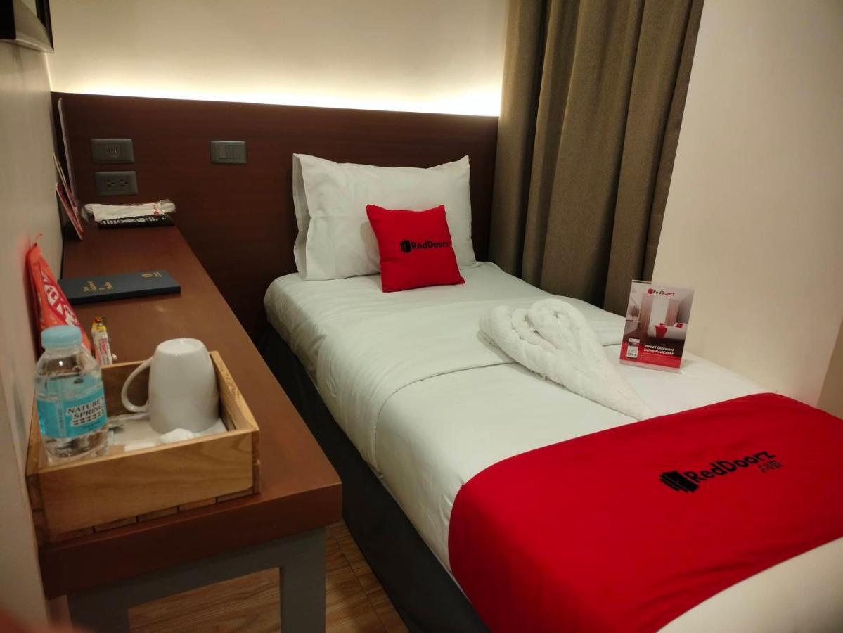 RedDoorz Plus @ Toshiko Boutique Hotel Koronadal City Extérieur photo